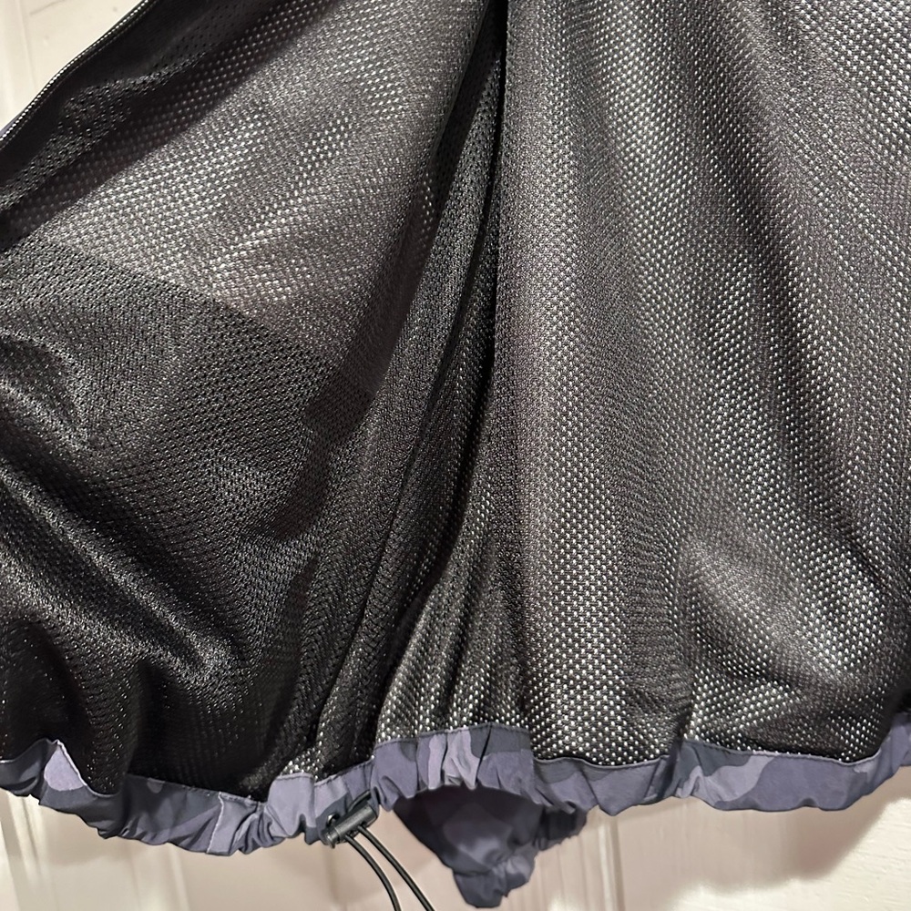 Old Navy Lightweight Water Resistant Jacket - Picture 8 of 10